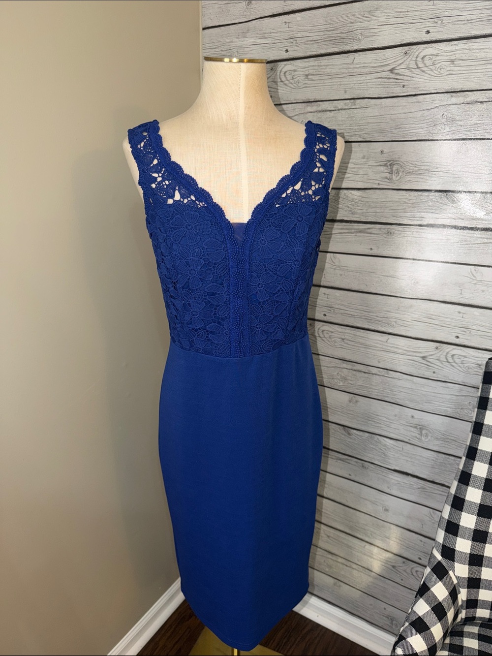 Elegant Royal Blue Lace Sheath Dress